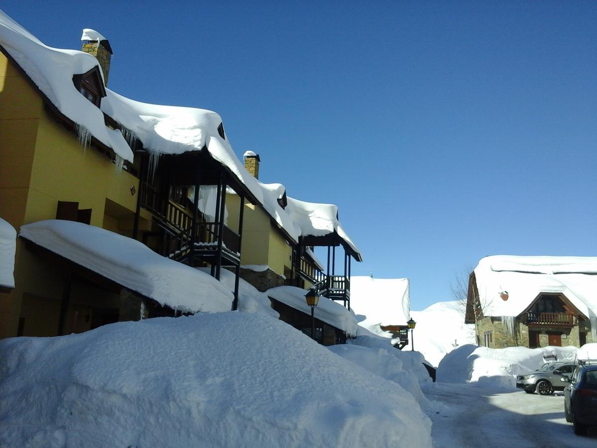 Apartamentos Tanau Baqueira Beret Exterior photo