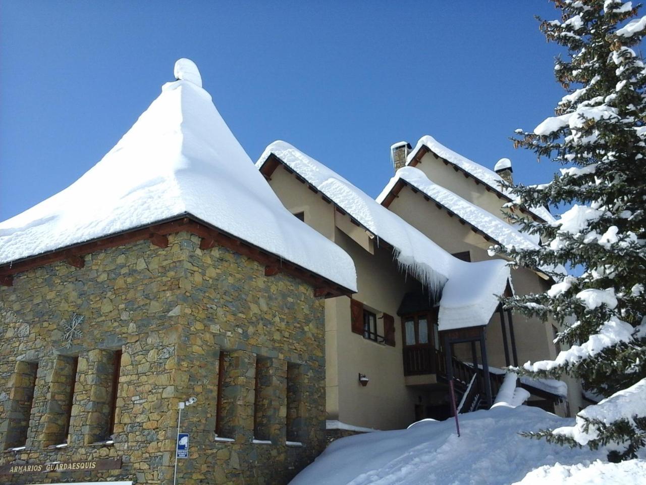 Apartamentos Tanau Baqueira Beret Exterior photo
